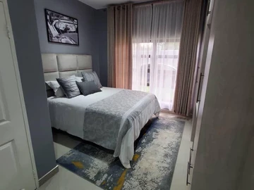 3 Bedroom Flat & Apartment