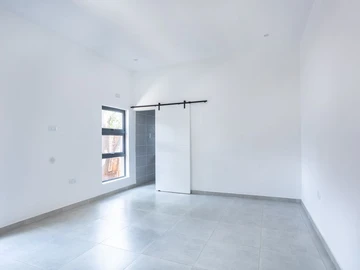 3 Bedroom Flat & Apartment