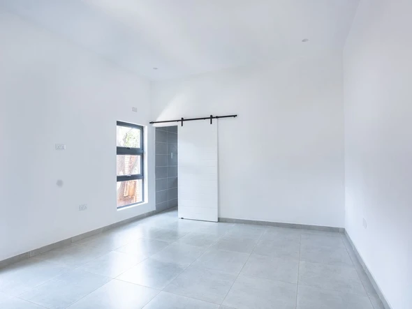 3 Bedroom Flat & Apartment