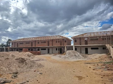 2 Bedroom Flat & Apartment