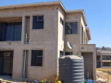 5 Bedroom Flat & Apartment