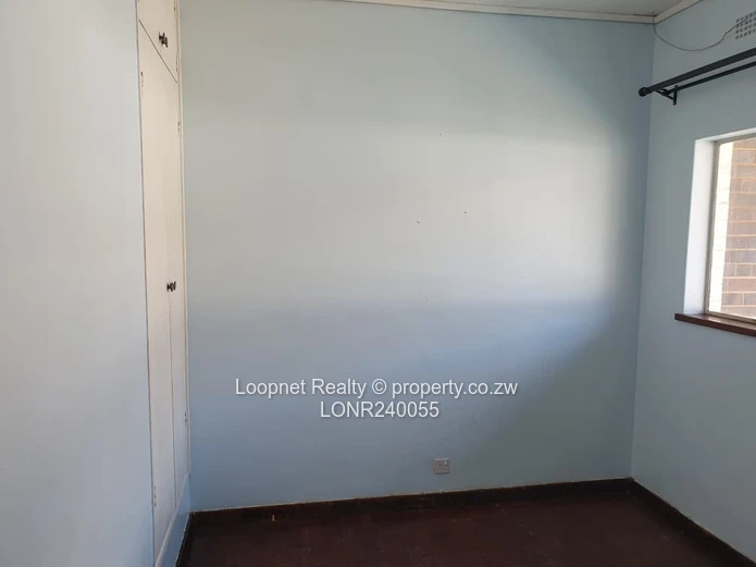 Spacious 3-bed Garden Flat in Avenues — Private Garden & Borehole