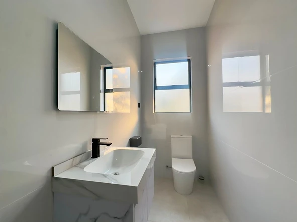 3 Bedroom Flat & Apartment