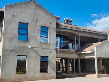 6 Bedroom House