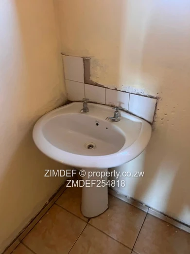 Bright 2-Bed Furnished Flat with Secure Windows — Willowvale (Sole Mandate)