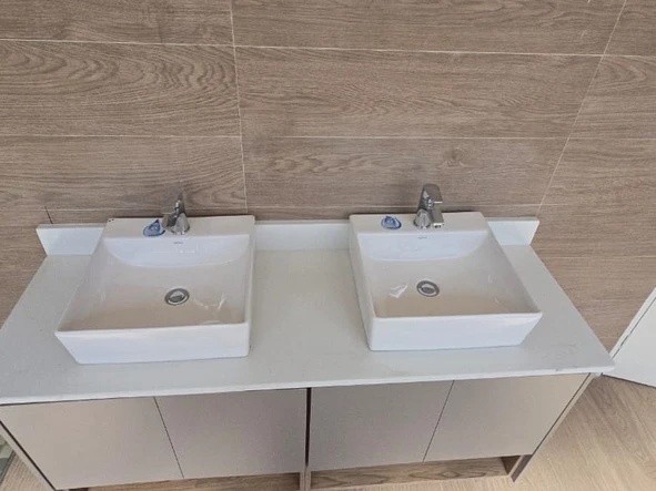 4 Bedroom Flat & Apartment
