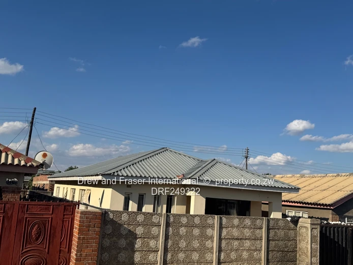 Walled 4-Bed House in Chitungwiza with community Borehole