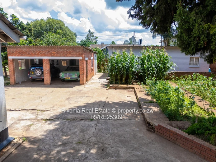Gracious 5-Bed Colonial in Eastlea with Pool & Garden
