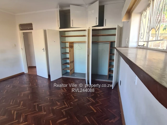 4 Bedroom House for Sale in QueensPark