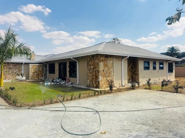 6 Bedroom House