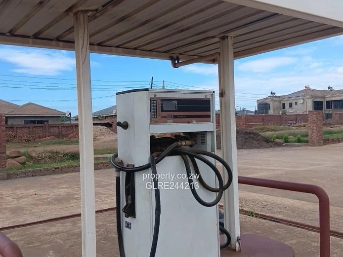 Westgate Service Station — 3,404m² with 900m² Building & Paved Forecourt