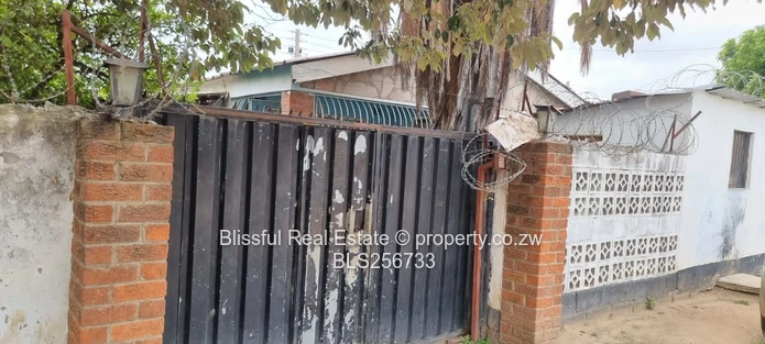 3 Bedroom house for sale in zengeza 5