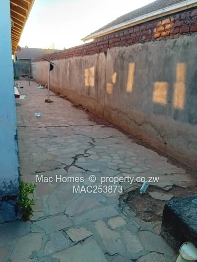 3 bedroom house to let in zimre (Sole Mandate)