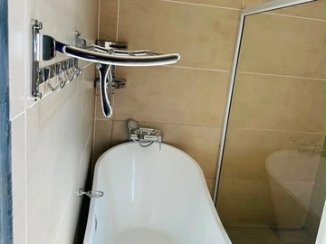 3 Bedroom Flat & Apartment