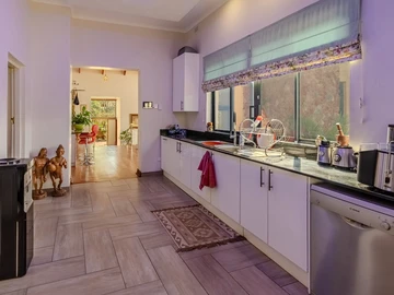 10 Bedroom House