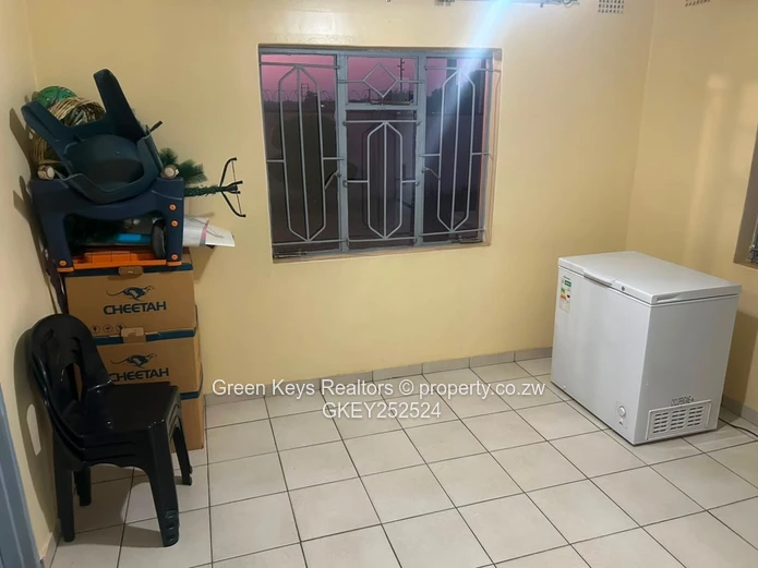 Zimre Park 4 beds to rent, in very good condition