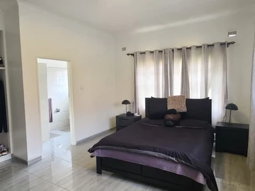 2 Bedroom Flat & Apartment