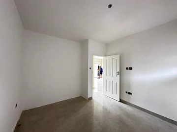 2 Bedroom Flat & Apartment