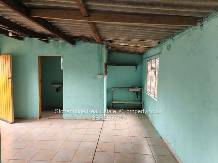 1 Big Room in Queenspark To Rent