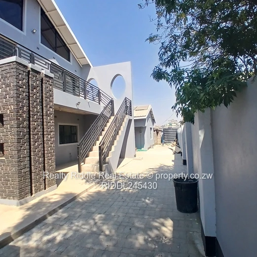 Newly built 3beds garden flat. Chipukutu.