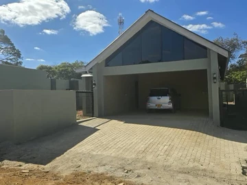 3 Bedroom Flat & Apartment