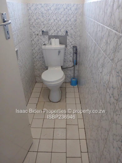 Msasa Park- Neat 3 Bedrooms