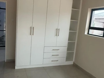 4 Bedroom Flat & Apartment
