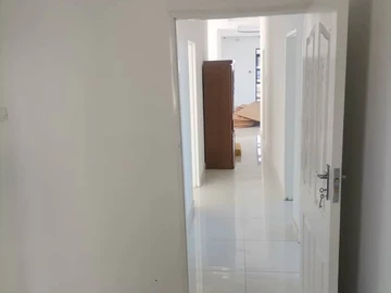 4 Bedroom Flat & Apartment