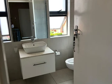 4 Bedroom Flat & Apartment