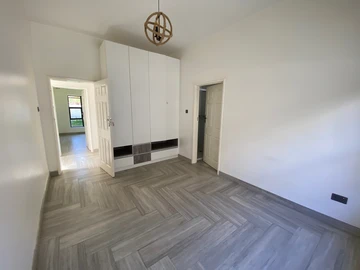 4 Bedroom Flat & Apartment