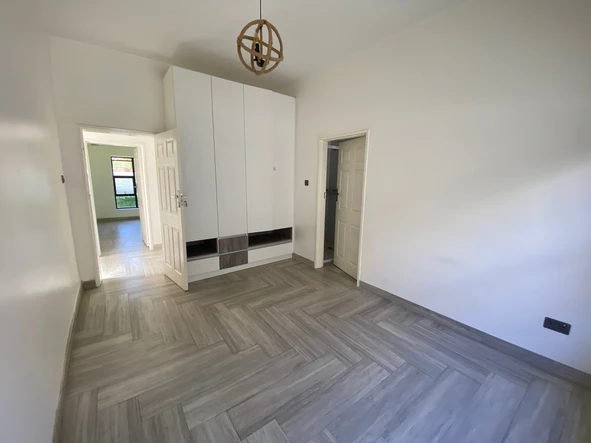 4 Bedroom Flat & Apartment