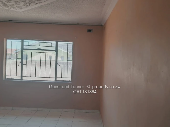 5 Bed House in Mainway Meadows