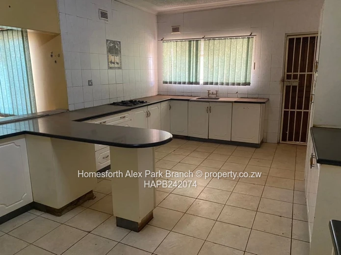 5 Bed Norton Home: Double Garage, Borehole & Pool