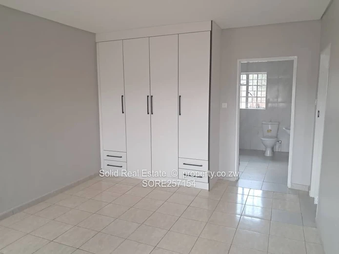 Tiled 3-Bed Townhouse Westgate - En Suite & Water Tank