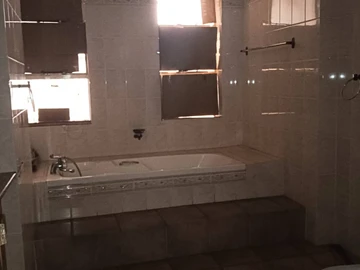 3 Bedroom Flat & Apartment