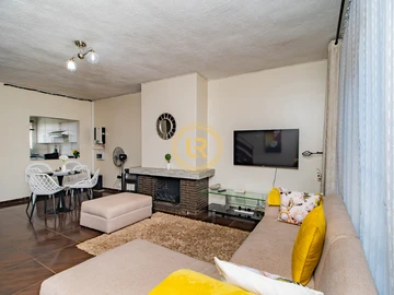 2 Bedroom Flat & Apartment