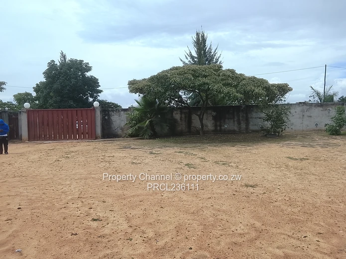 Spacious 3-Bed Home with Borehole & Large Yard in Southlea Park