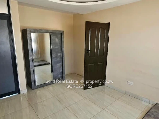 Modern 3-Bed, 2-Bath Flat in Tynwald — Borehole