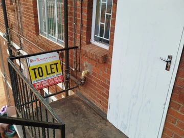 3 Bedroom Flat & Apartment