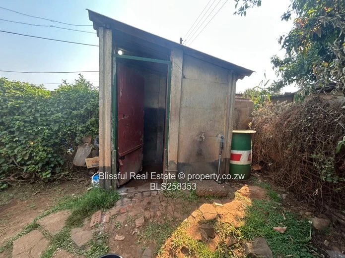 2 roomed cottage for sale in Dzivarasekwa 2-COUNCIL CESSION 
