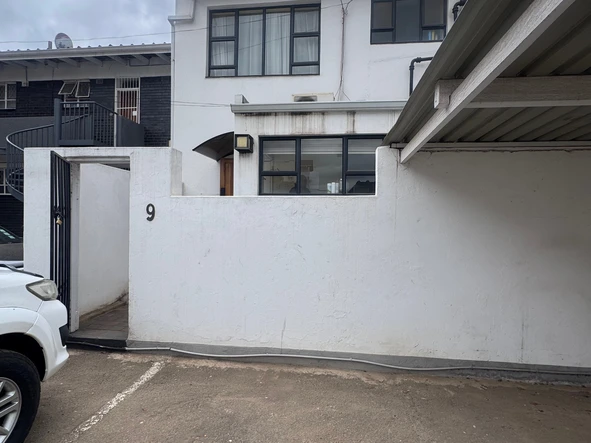 3 Bedroom Flat & Apartment
