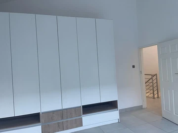 4 Bedroom Flat & Apartment