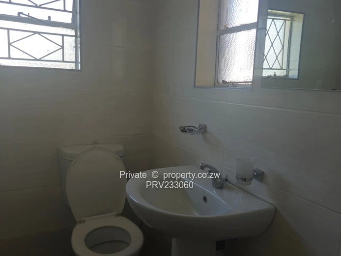 Neat detached bedsitter/flatlet to let in Avondale West 