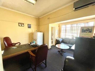 Avenues townhouse for sale . Ideal for commercial use or small shopping mall. Deeds