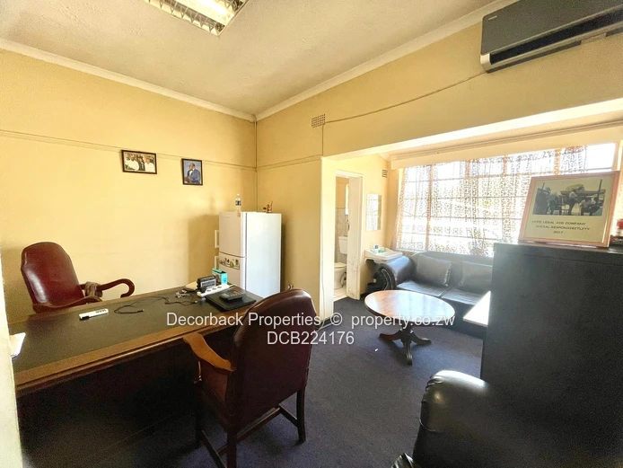 Avenues townhouse for sale . Ideal for commercial use or small shopping mall. Deeds