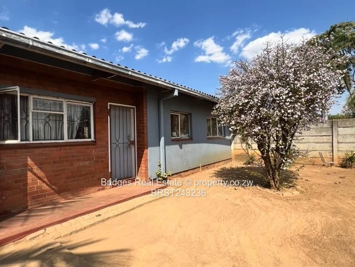 Arcadia Fixer-Upper House for sale