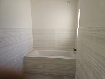 2 Bedroom Flat & Apartment