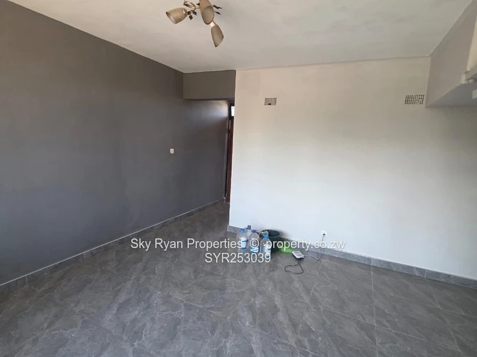 Avenues 2 Bed Flat To Let 