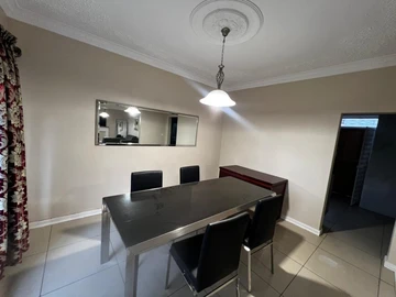 4 Bedroom Flat & Apartment