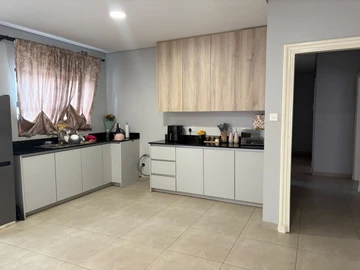 3 Bedroom Flat & Apartment